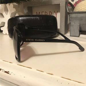 Oversized Steve Madden sunglasses